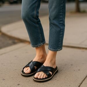 Vince Camuto Black Sandals Size 8‎